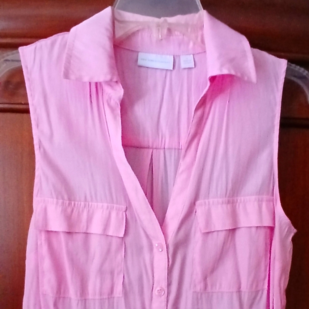 👚🩷  York & Company blouse 🩷👚 - Picture 3 of 6